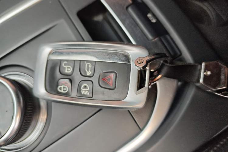 Used Land Rover Discovery Sport 2018 240 PS SE Version