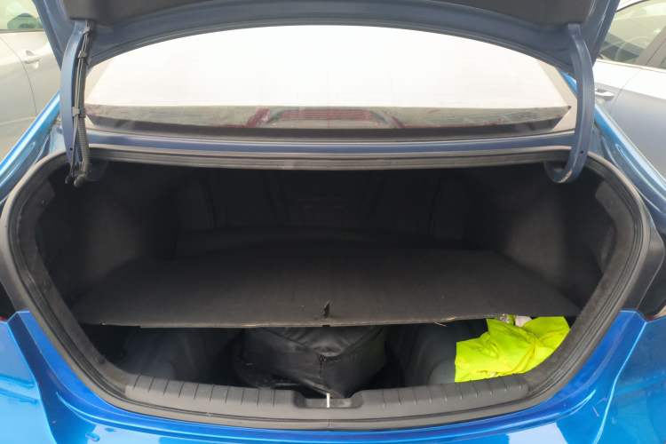 Used Hyundai Elantra (6th Generation / Lingdong) 2016 1.6L Manual ZhiXuan · Dynamic Model Trunk