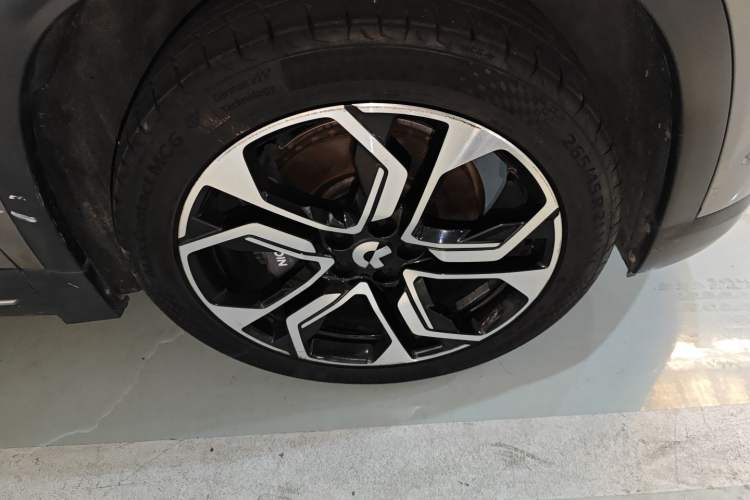Used Nio ES8 2018 Founder Edition Right Front Wheel Hub