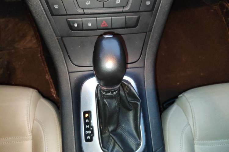 Used MG GS 2015 2.0TGI TST Luxury Edition Gear Lever