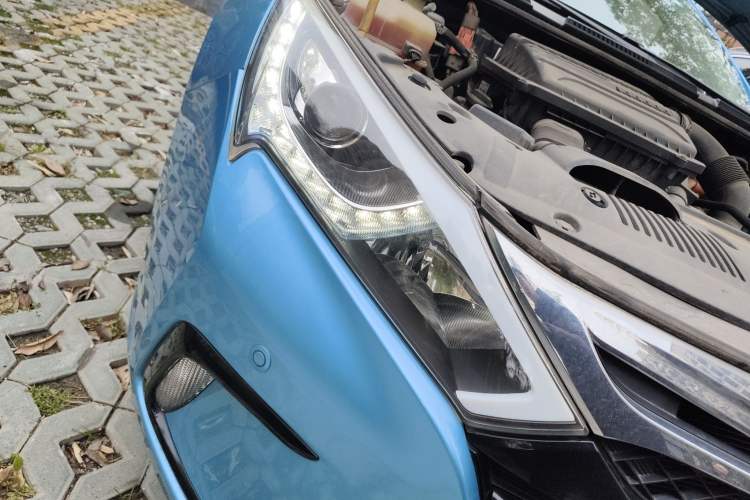 Used BYD Qin New Energy 2015 1.5T Dual-Crown Flagship Edition Right Front Headlight