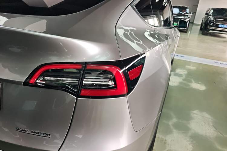 Used Tesla Model Y 2021 Long-Range All-Wheel-Drive Version 3D7
