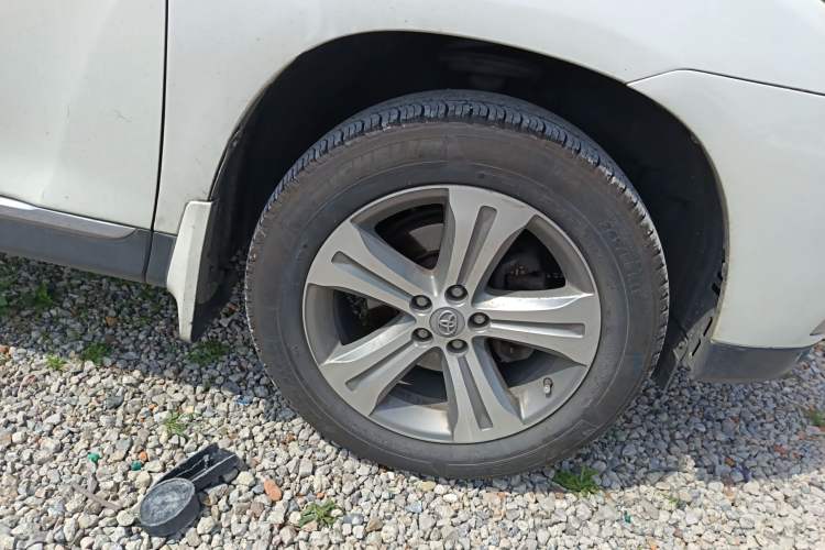 Used Toyota Highlander 2012 2.7L Two-Wheel Drive 7-Seater Luxury Edition