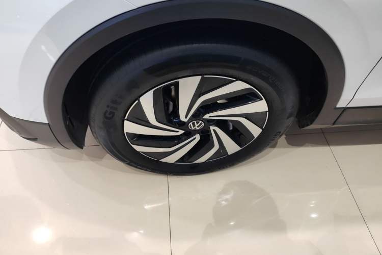 Used Volkswagen Tiguan L 2024 Outstanding Model 300TSI Automatic Two-Wheel Drive Longteng Edition