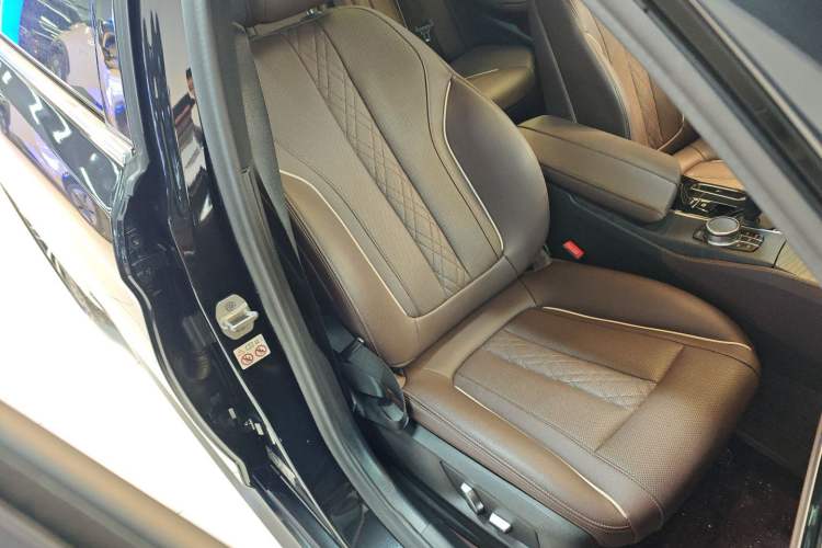 Used BMW 5 Series 2021 Facelifted 530Li Leading Edition M Sport Package