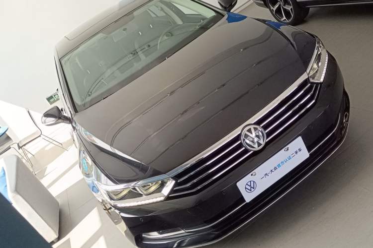 Used Volkswagen Magotan 2019 330TSI DSG Leading Model China VI Standard Front Right 45 Deg