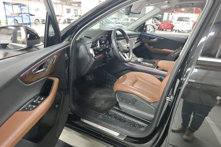 Used Audi Q7 2023 45 TFSI quattro S line Sport model
