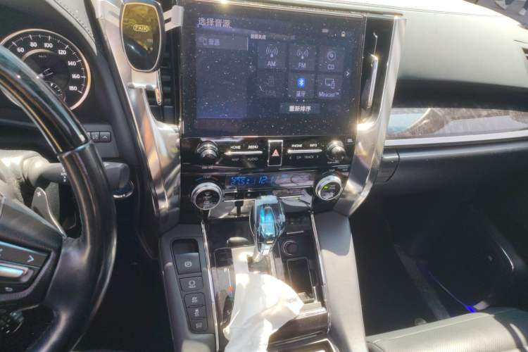 Used Toyota Vellfire 2021 Crown Dual-Engine 2.5L HV Luxury Edition Audio And AC Panel