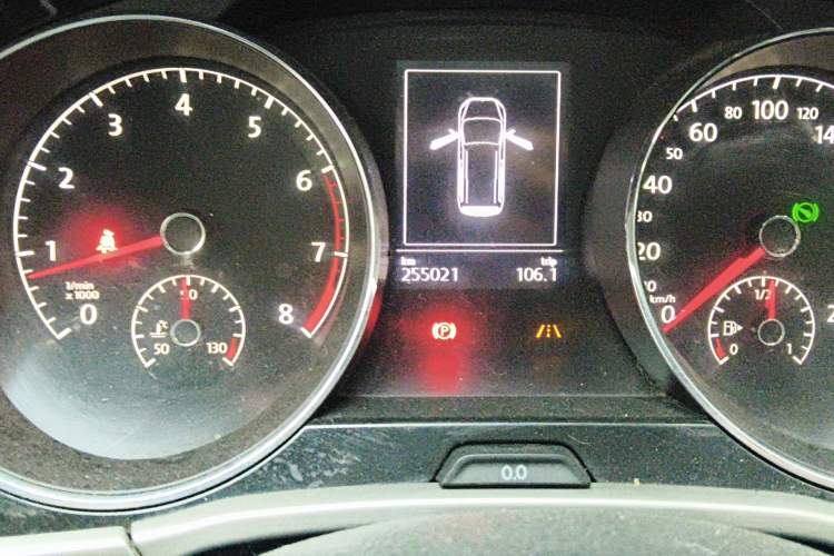 Used Volkswagen Touran 2016 Volkswagen Touran L 280TSI DSG Comfort Edition Odometer Close Up