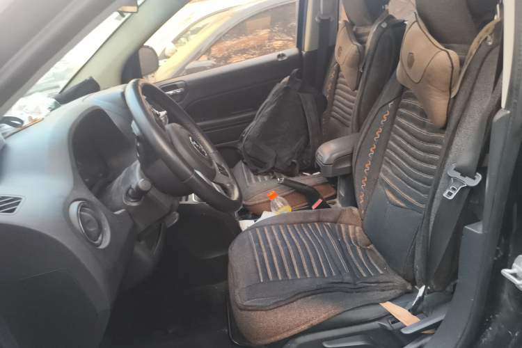 Used Jeep Compass 2015 2.0L two-wheel drive sport version Left Front Seat