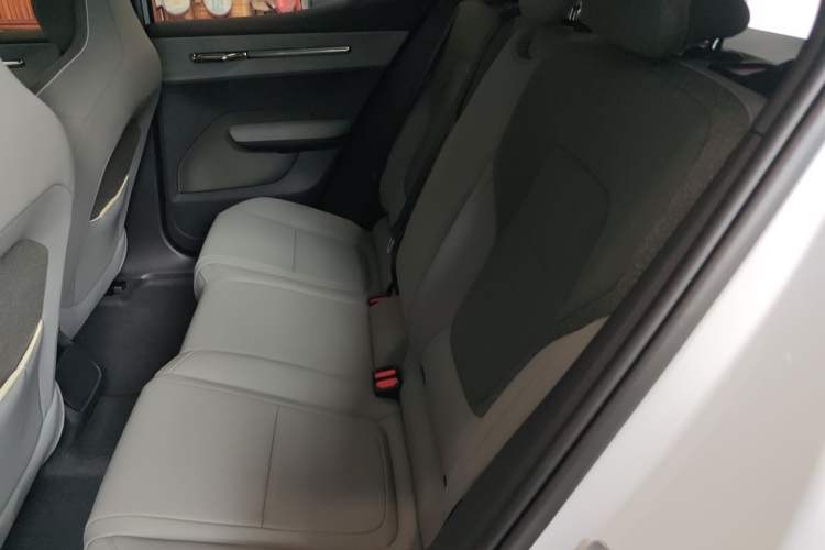 Used Volvo EX30 2025 Rear-Drive Long-Range Plus Model
