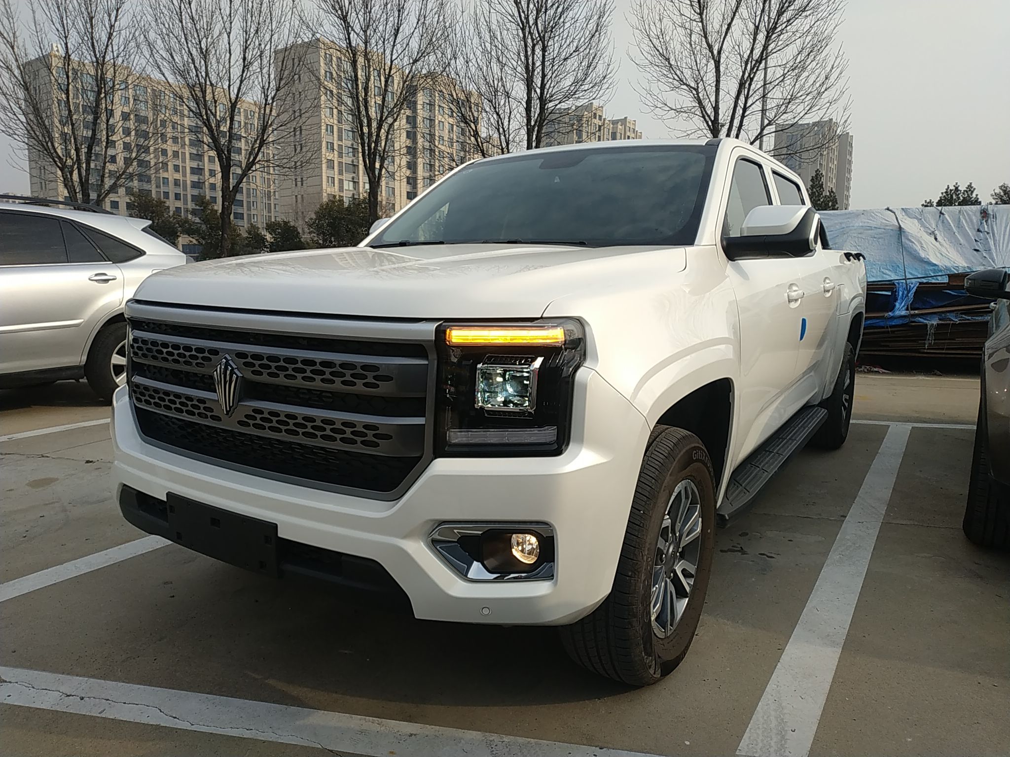 تحت مقدمة السيارة