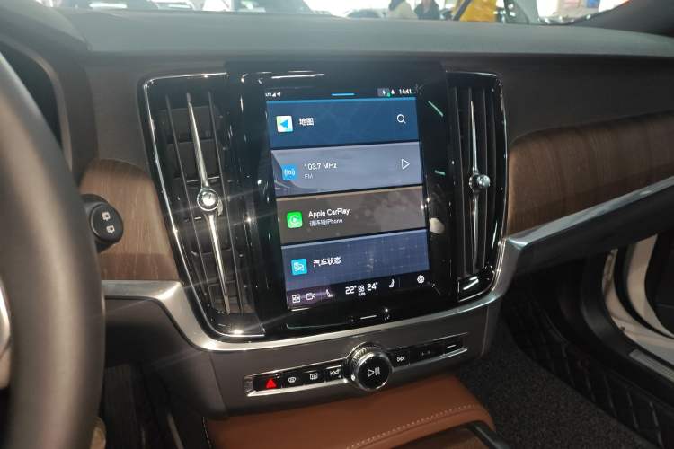 Used Volvo V90 2023 Cross Country B5 AWD Smart Range Edition
