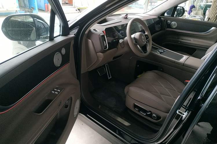 Used Hima AITO M9 2025 Extended-Range Ultra Version 52 kWh 6-Seater
