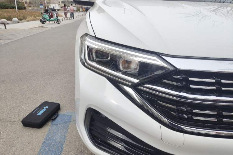 Used Volkswagen Sagitar 2024 300TSI DSG Excellence Edition Right Front Headlight