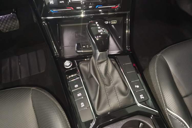 Used Volkswagen Passat 2023 Restyled 330TSI Starry Luxury Edition Gear Lever