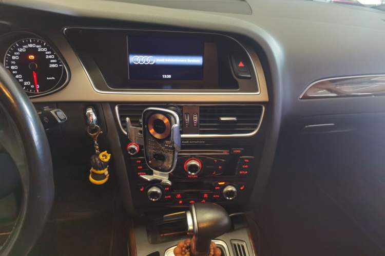 Used Audi A4L 2015 35 TFSI Automatic Comfort Model Audio And AC Panel