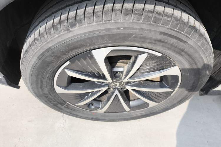 Used Lexus RZ 2023 450e All-Wheel Drive Luxury Edition Right Rear Wheel Hub