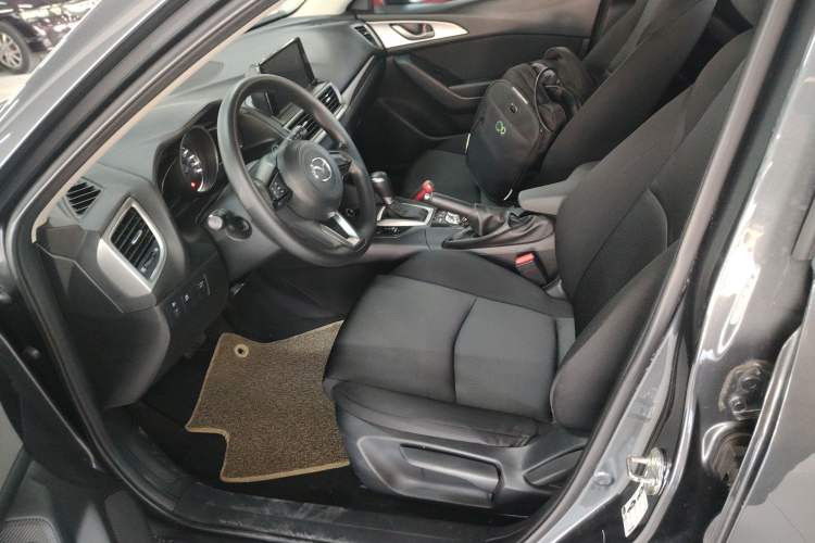 Used Mazda Mazda 3 Axela 2017 Hatchback 1.5L Automatic Comfort Model Emission Standard China V