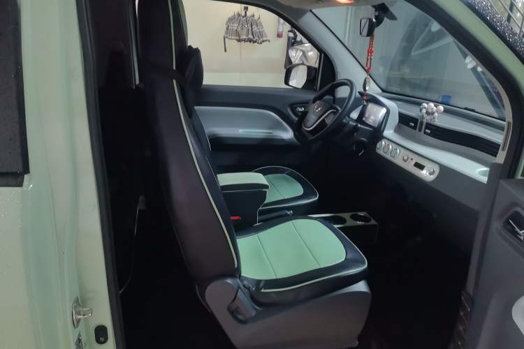 Used Wuling Hongguang MINIEV 2021 Macaron Premium Model – Lithium-NMC Right Front Seat