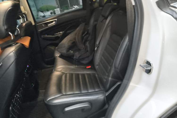 Used Ford Edge 2015 2.0T GTDi Two-Wheel-Drive High-Line Version