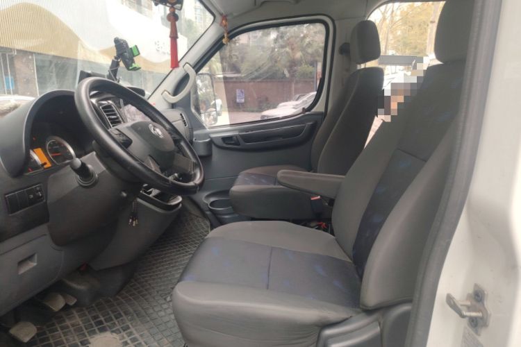 Used Dongfeng Yufeng 2021 2.3T Power King Front-Drive Logistics Van Long Wheelbase High Roof 6-9 Seats China VI Standard M9T Left Front Seat