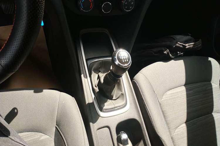 Used Chevrolet Monza 2019 320T Manual Xinxin Edition China VI Gear Lever