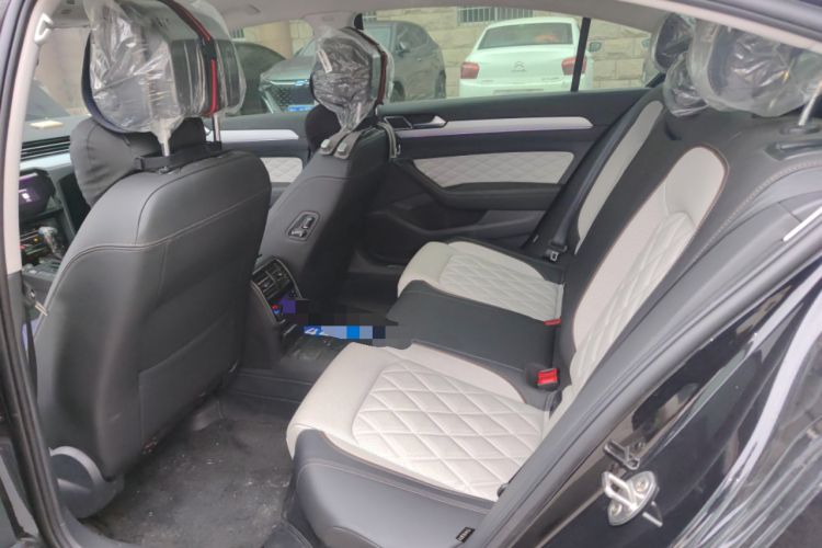 Used Volkswagen Magotan 2024 2 Million Units Zhongxiang Version 330TSI DSG Luxury Edition
