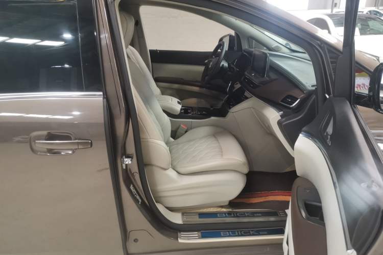 Used Buick GL8 2020 Land Cruiser Executive Class 652T Comfort Model
