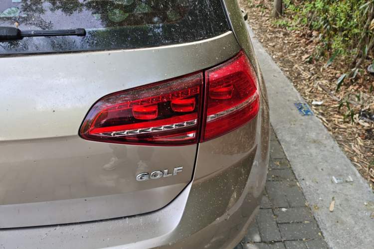 Used Volkswagen Golf 2017 1.6L Automatic Comfort Million-Vehicle Anniversary Edition