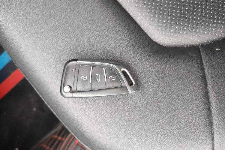 Used Volkswagen Jetta 2015 Value Edition 1.6L Automatic Fashion Version Vehicle Key