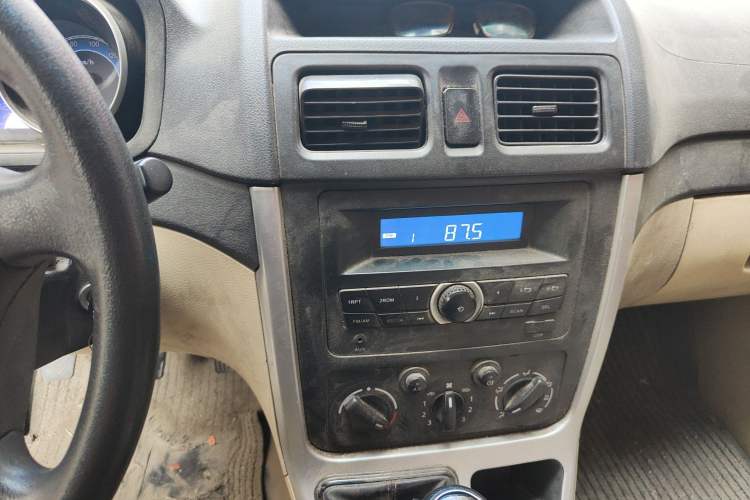 Used CHANGAN KAICHENG Ruixing M70 2017 1.5L Comfort-Style Liftback Door DAM15DL Audio And AC Panel