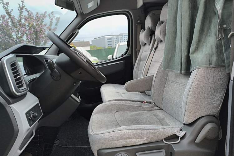 Used SAIC MAXUS Xintu V80  Left Front Seat