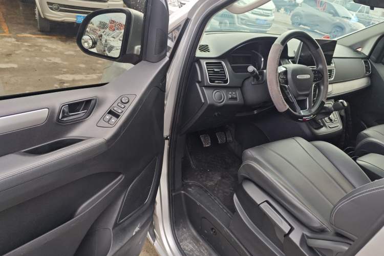 Used SAIC MAXUS G10 2024 2.0L Manual Multi-Function Travel Version CNG 7-Seater