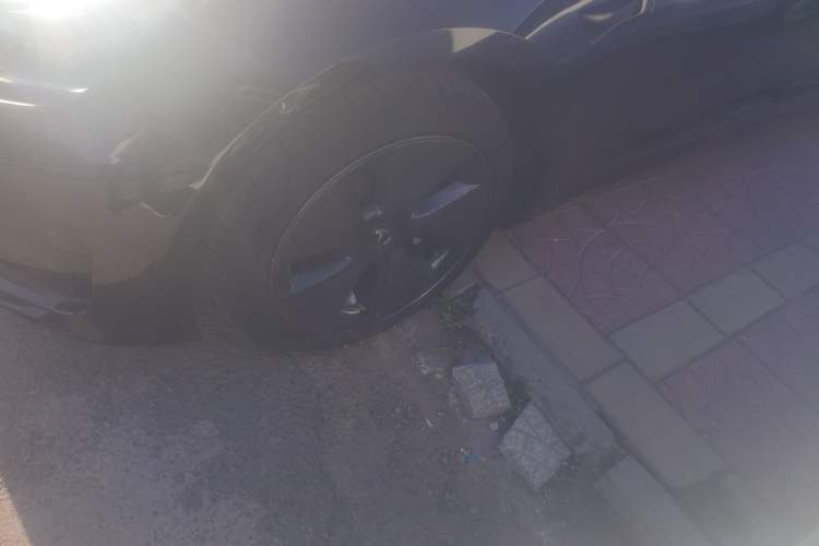 Used Tesla Model 3 2022 Rear-Wheel-Drive Version Left Front Wheel Hub