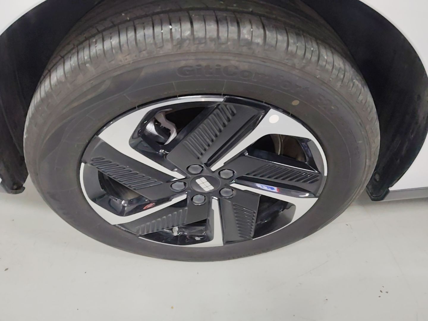 Geely Galaxy L6 2025 EM-i 140km Explorer+ Edition — снимка 11
