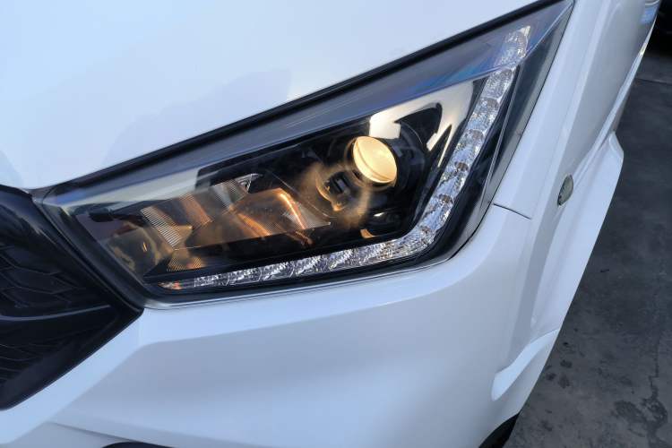 Used JMC Transit 2021 2.8T Space King Standard Version Short Wheelbase Mid-Height Roof 6-Seater Diesel Euro VI JX493
