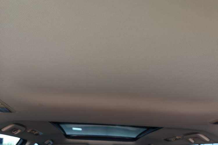 Used Toyota Highlander 2018 2.0T Four-Wheel Drive Luxury Version 7 Seats China VI Standard Headliner