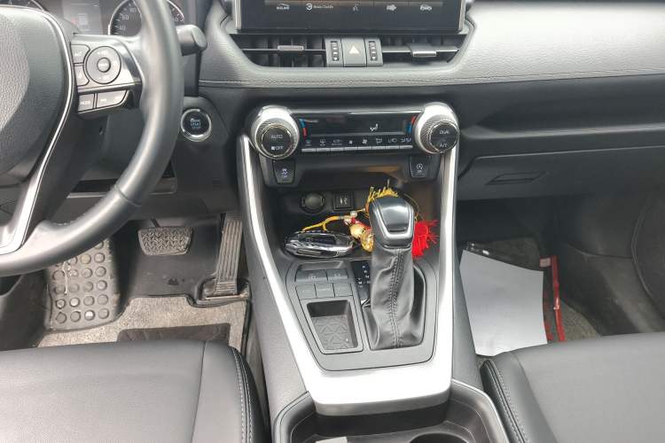 Used Toyota Wildlander 2022 2.0L CVT Two-Wheel Drive Luxury PLUS Edition
