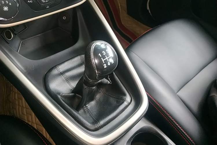 Used Ford Escort 2015 1.5L Manual Comfort Model Gear Lever