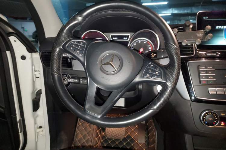 Used Mercedes-Benz GLE Coupe 2015 GLE 320 4MATIC Coupe SUV Steering Wheel