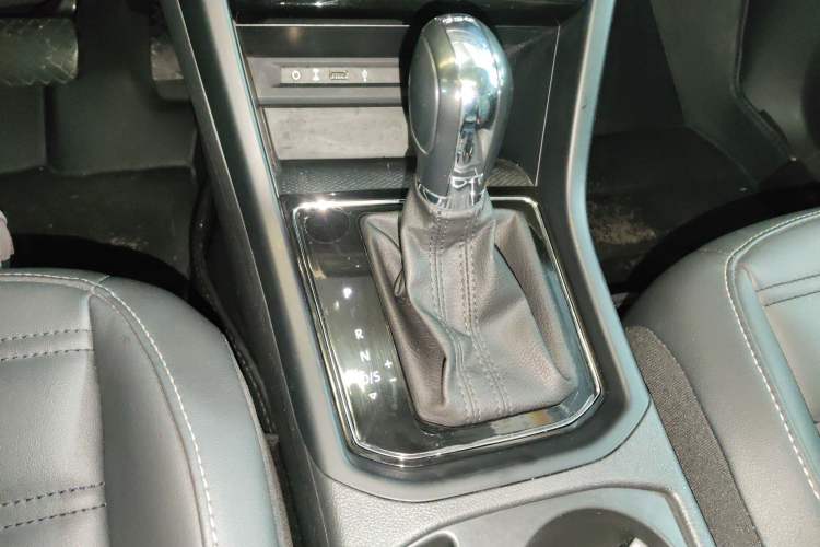 Used Volkswagen Touran 2018 Volkswagen Touran L 280TSI DSG Comfort Edition 7 Seats China V Emission Standard Gear Lever