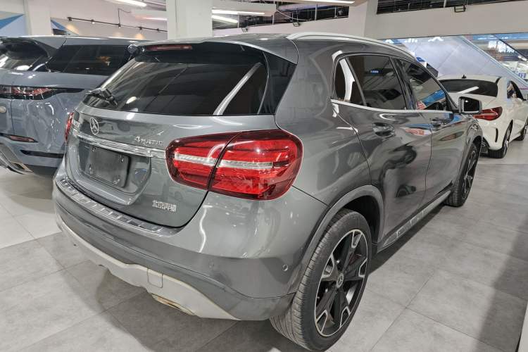 Used Mercedes-Benz GLA 2017 GLA 220 4MATIC Fashion Model
