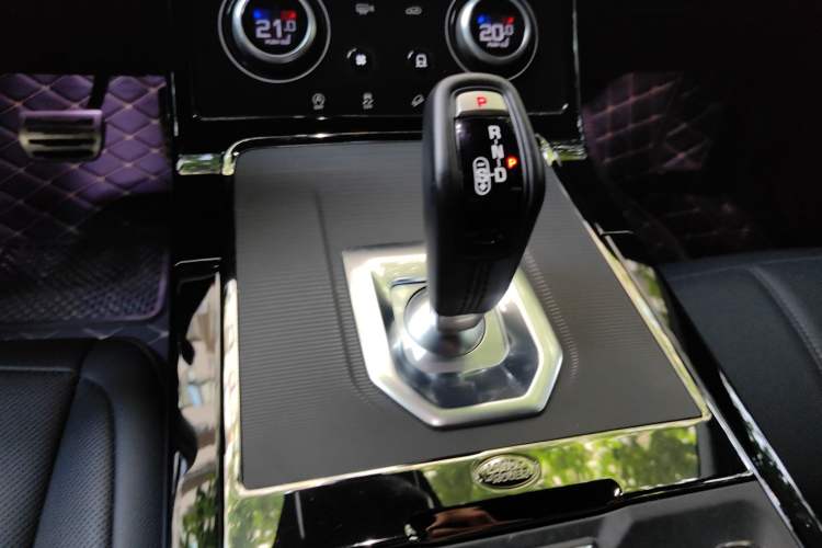 Used Land Rover Range Rover Evoque 2021 Range Rover Velar 249 PS R-Dynamic S Performance Edition