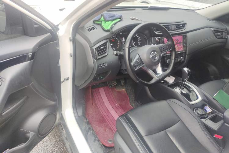 Used Nissan X-Trail 2023 Classic 2.0L Two-Wheel Drive Smart Connect Premium Edition
