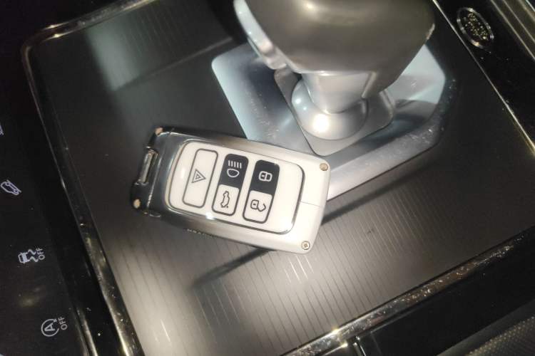 Used Land Rover Range Rover Evoque 2021 Range Rover Velar 249 PS R-Dynamic S Performance Edition
