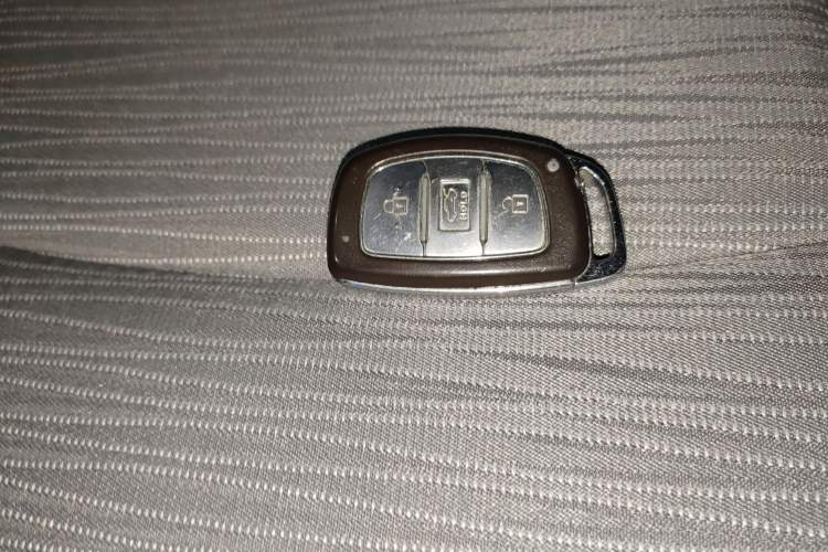 Used Hyundai Verna (older generation) 2016 1.4L Automatic Leading-Edge GLX
