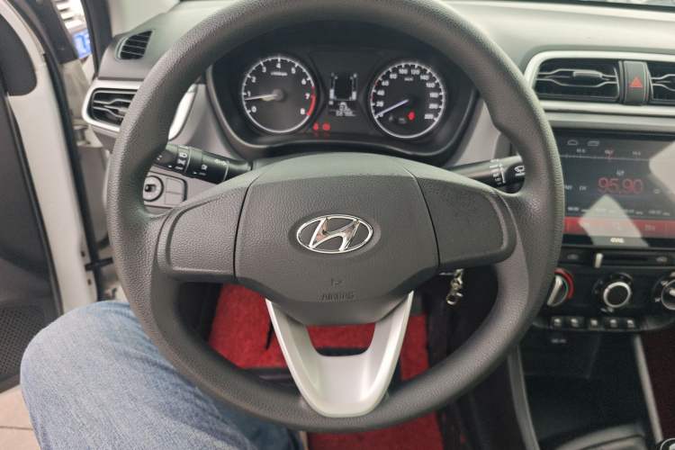 Used Hyundai Verna (older generation) 2017 1.4L Manual Refreshed Version China V Standard Steering Wheel