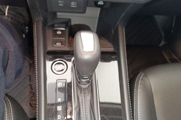 Used Nissan Kicks 2022 1.5L CVT XV Luxury Edition Gear Lever