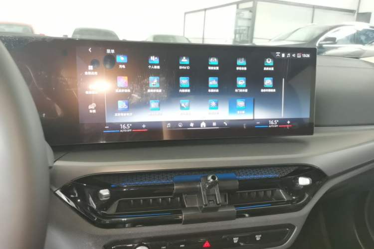 Used BMW i3 2025 eDrive 35 L Audio And AC Panel